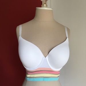 White T-Shirt/Lighty Lined Demi Bra